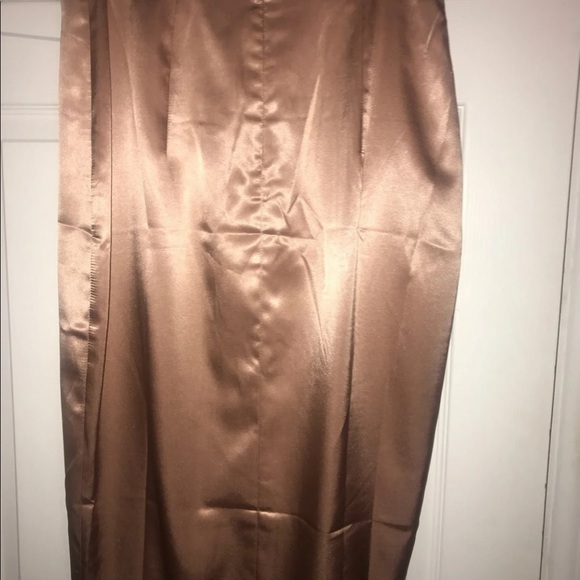 Meshki rose gold midi skirt with slit - Picture 2 of 2